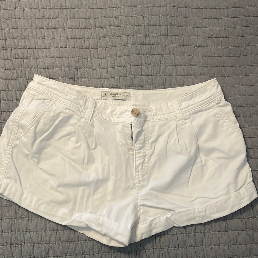 Abercrombie & Fitch white shorts
